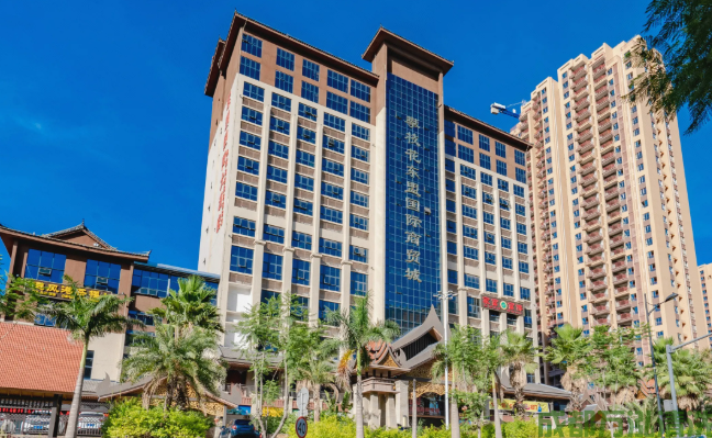 2025年10月2日攀枝花某酒店餐厅厨房油烟机和烟道清洗案例