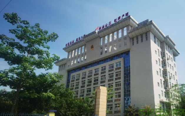 2025年10月3日攀枝花某单位食堂后厨油烟机和烟道清洗案例