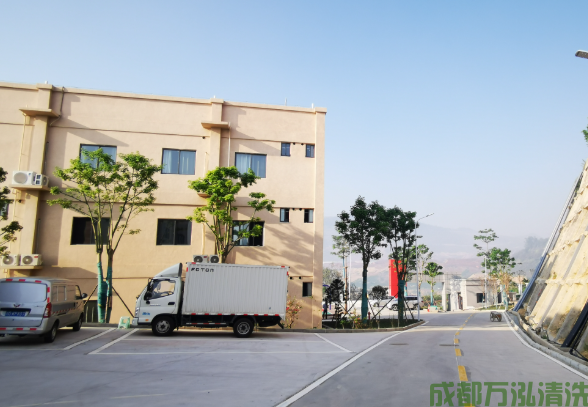 2025年10月5日攀枝花某厂区食堂厨房油烟机和烟道清洗案例