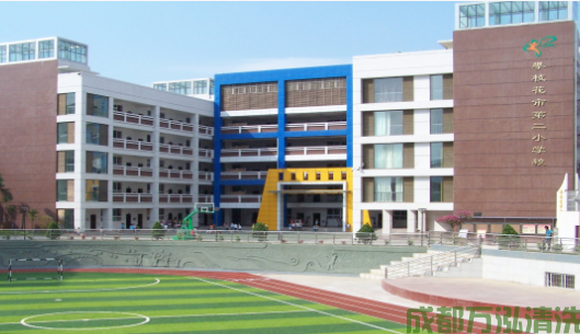 2025年10月4日攀枝花某学校食堂厨房油烟机和烟道清洗案例